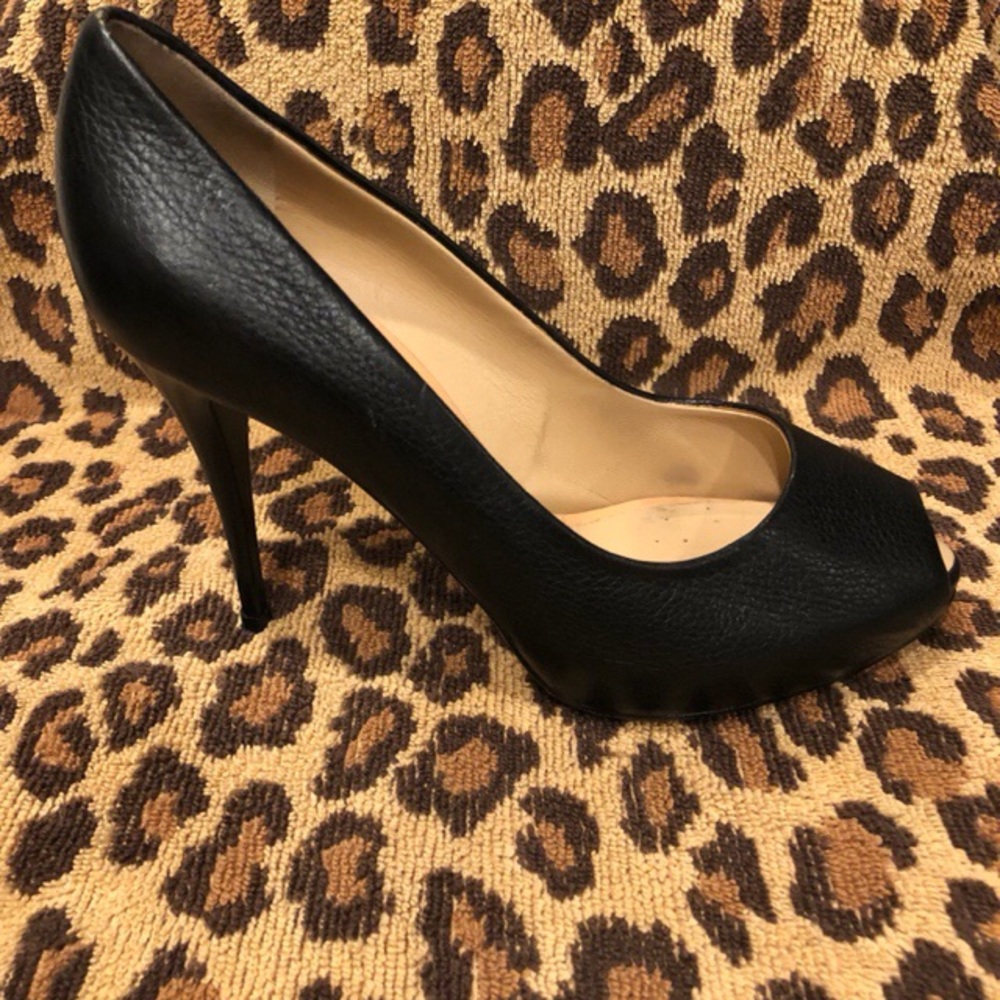 Giuseppe Zanotti black leather peep toe pumps size 8.